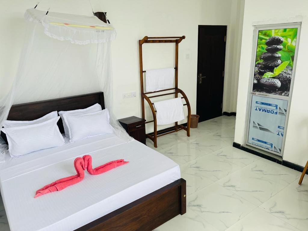 Hotel Blue Waves Ocean Mirissa Exterior foto