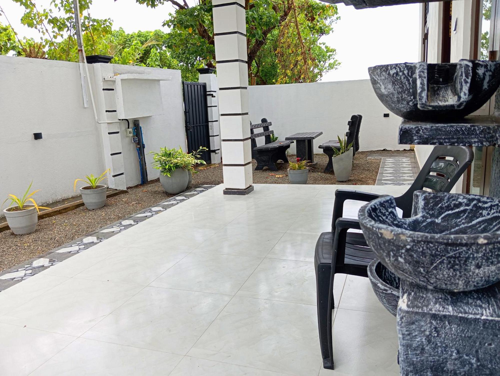 Hotel Blue Waves Ocean Mirissa Exterior foto