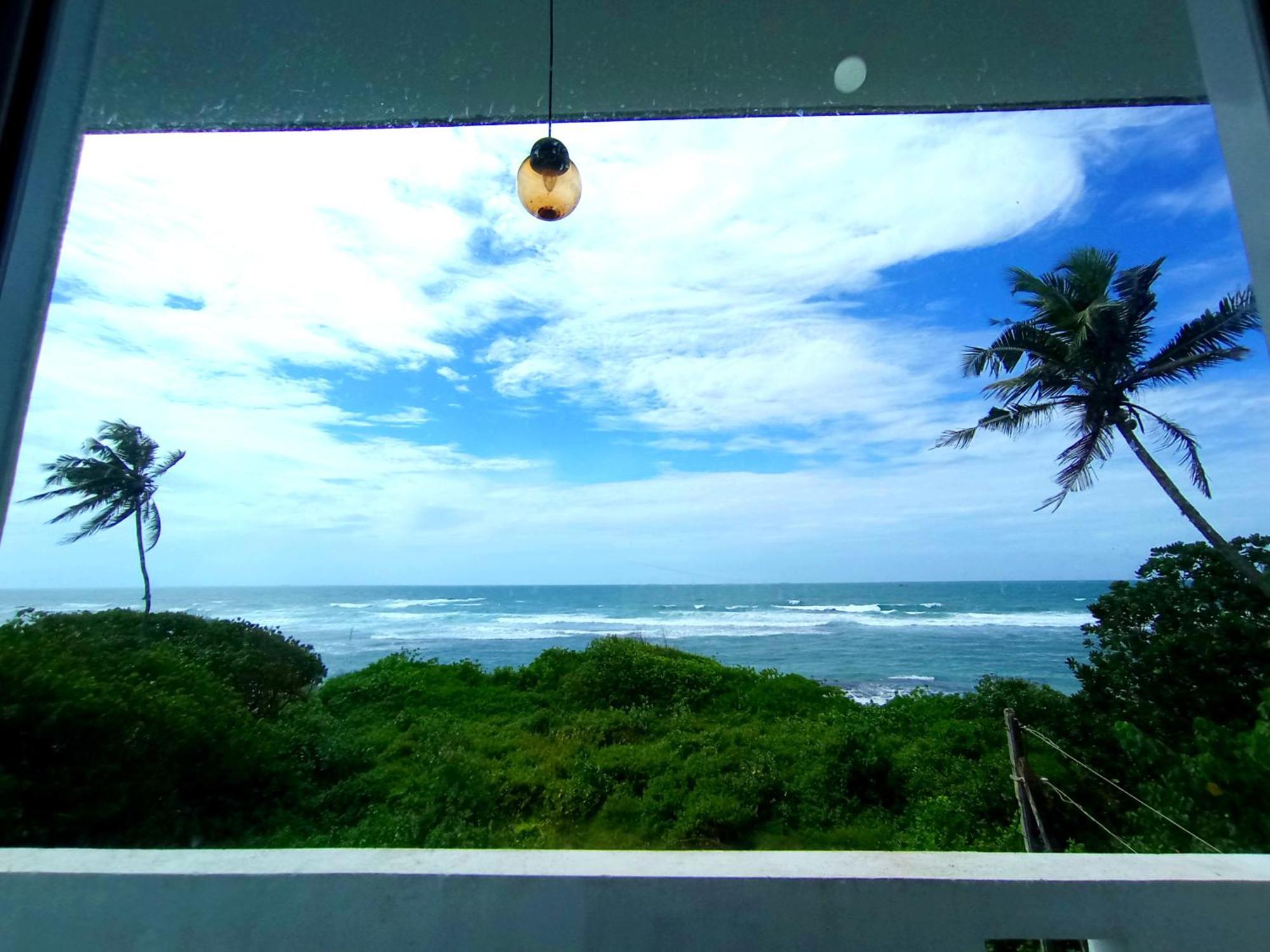 Hotel Blue Waves Ocean Mirissa Exterior foto