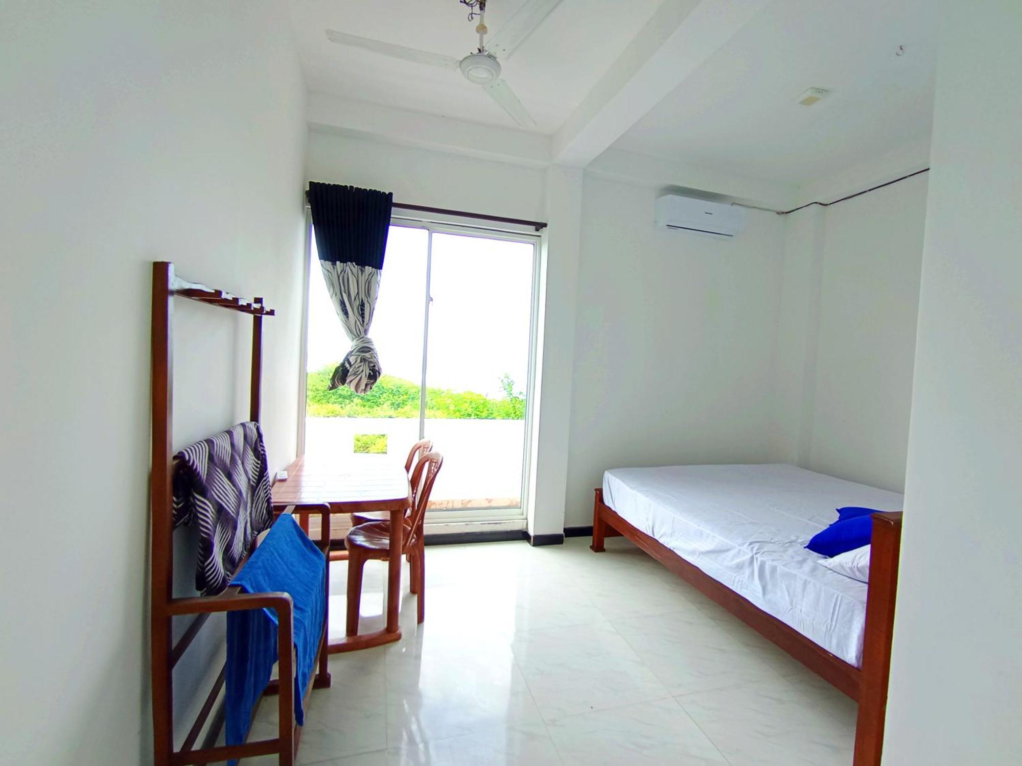 Hotel Blue Waves Ocean Mirissa Exterior foto
